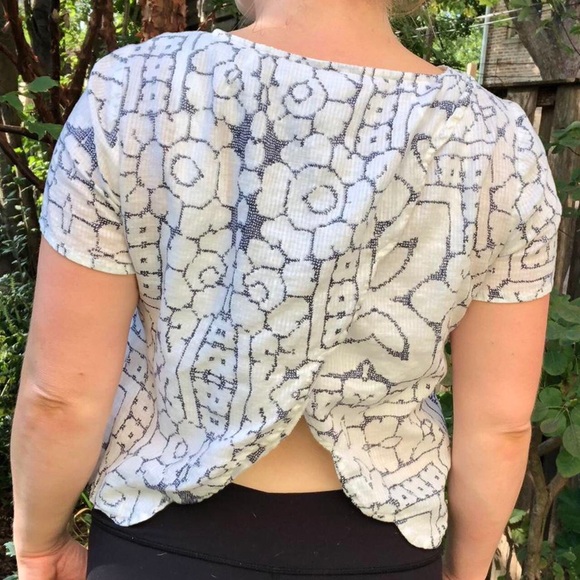 Madewell linen top with sweet scalloped slit back. Sz M. - Picture 2 of 4